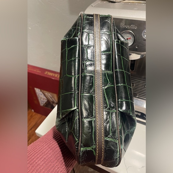 Dooney & Bourke Embossed Alligator Pattern Green Leather Shoulder Bag - Picture 6 of 13